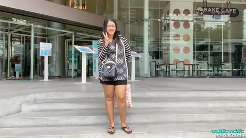 Thick Thai MILF in Glasses Gives a Blowjob Outdoors – photo 3 of 20