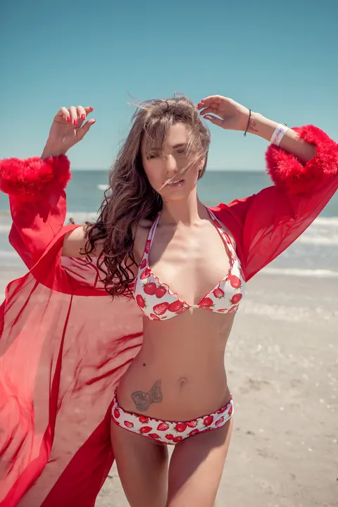 Arianna Eden: Brunette with Big Enhanced Tits Poses in a Bikini on the Beach – photo 9 of 12