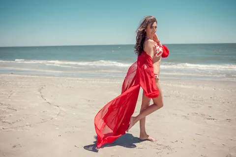 Arianna Eden: Brunette with Big Enhanced Tits Poses in a Bikini on the Beach – photo 8 of 12