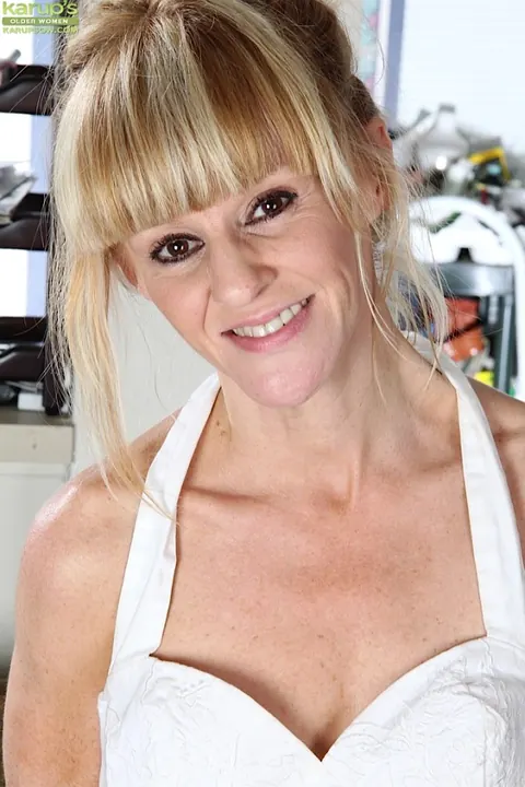 Slim Blonde MILF Pulls Down Her Dress and Spreads Her Pussy – photo 1 of 15