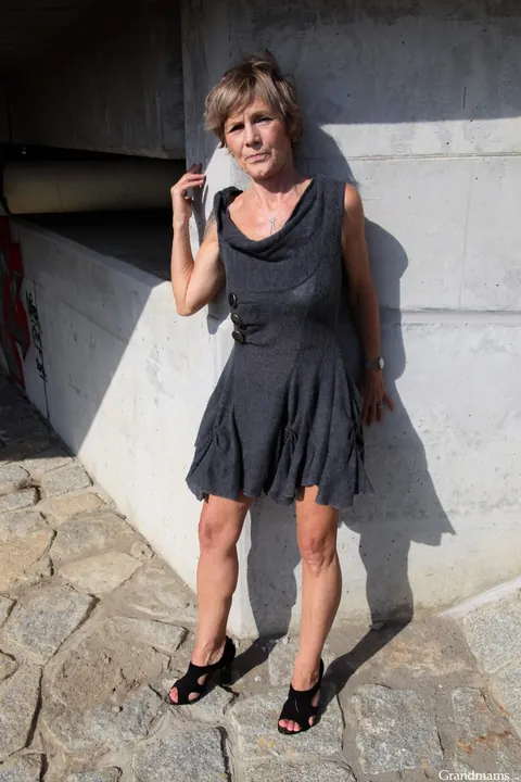 Nicol Mandorla: Short-Haired Blonde MILF Sucks Cock Outdoors – photo 2 of 20