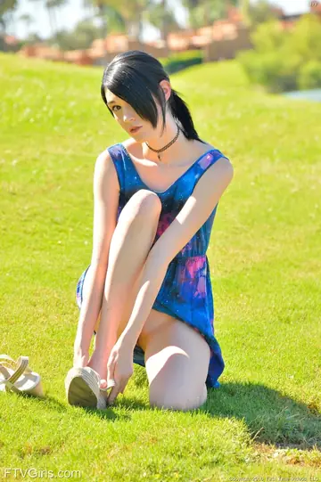 Skinny Brunette in High Heels Fists Herself Outdoors