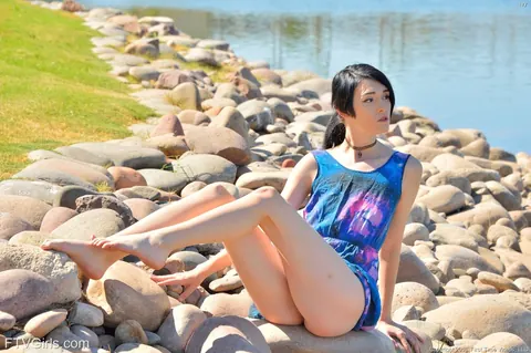 Ivy Aura: Skinny Brunette in High Heels Fists Herself Outdoors – photo 4 of 20