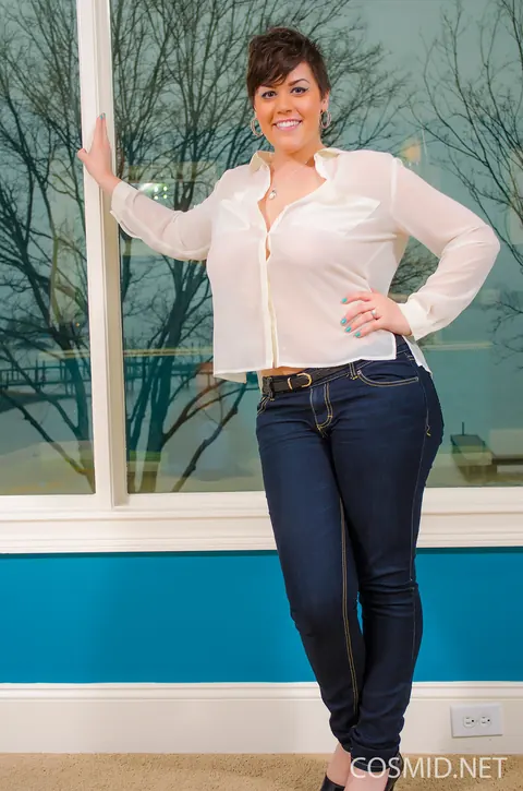 BBW in Jeans Strips to Show Her Big Natural Tits – photo 2 of 16