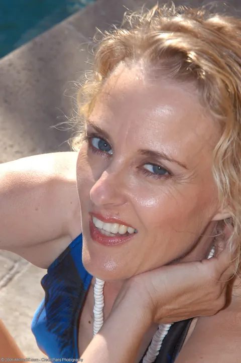 MILF Strips Nude and Shows Her Pussy and Ass – photo 3 of 21