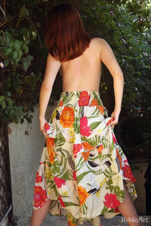 Felicia Vina: European Redhead Strips Out of Her Skirt Outdoors – photo 8 of 16