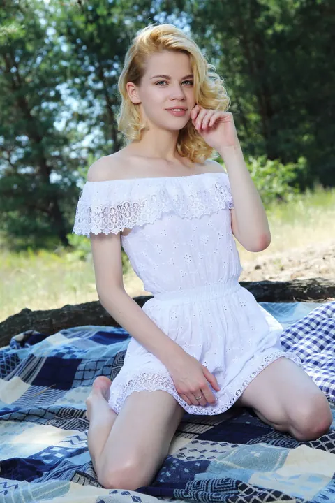 Crystal Maiden: European Blonde Strips Naked and Spreads Outdoors – photo 2 of 21