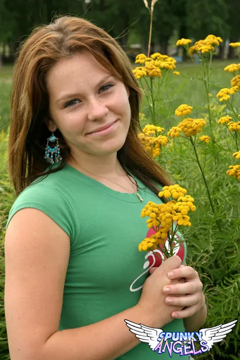 PAWG Flashes Her Panties Outdoors in the Grass – photo 8 of 12