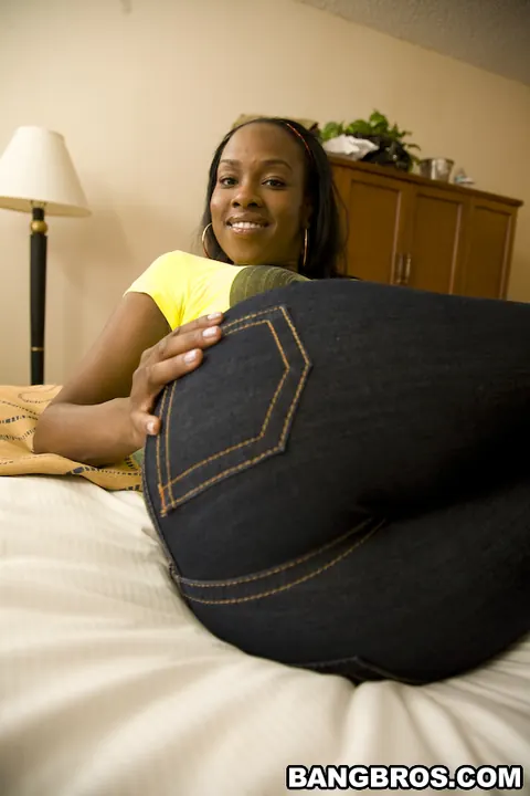 Tony Sweets: Ebony MILF Strips Out of Her Jeans and Reveals Her Big Ass – photo 3 of 21