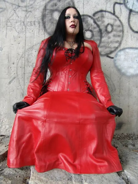 Ginger Mi: Curvy Brunette MILF in Red Latex Spreads Outdoors – photo 2 of 16