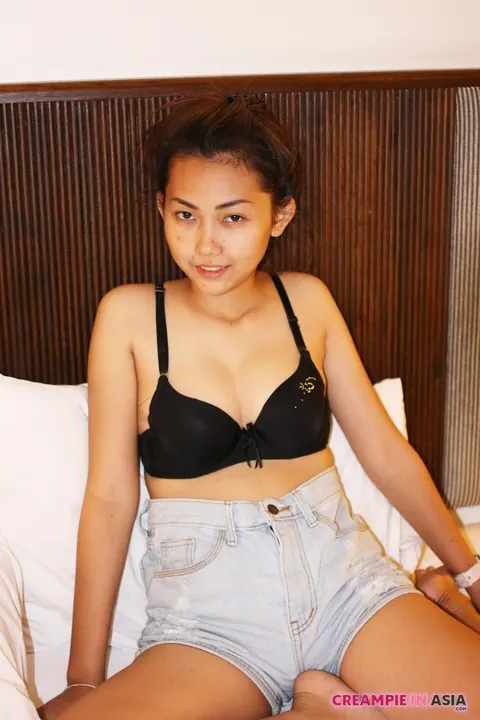 Asian Brunette Shows Off Her Body in Shorts – photo 16 of 16