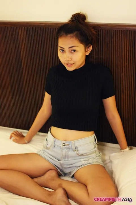 Asian Brunette Shows Off Her Body in Shorts – photo 10 of 16