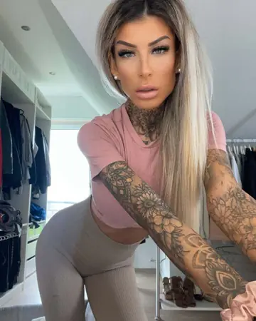 Blonde MILF Shows Off Her Tattoos in Yoga Pants