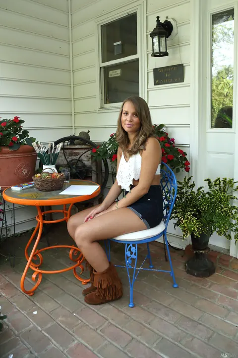 Liza Rowe: Brunette in Shorts Spreads Her Shaved Pussy Outdoors – photo 1 of 21