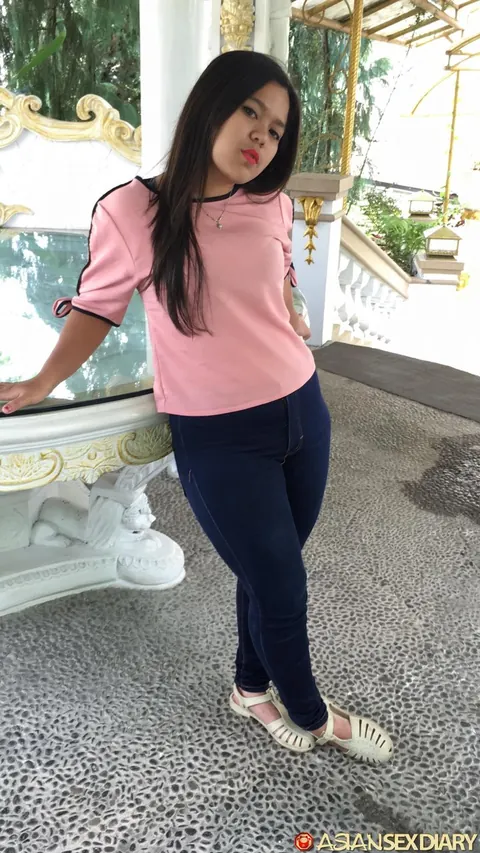 BBW Filipina Takes a Cumshot Outdoors – photo 3 of 20