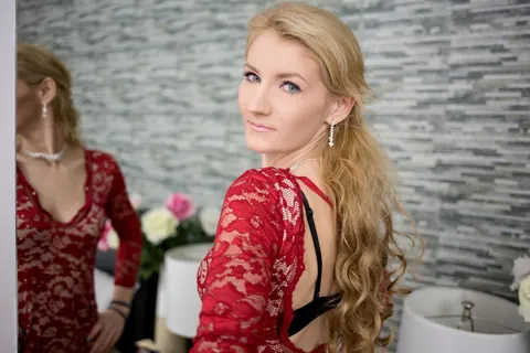 Blonde in a Tight Dress and High Heels Poses Standing – photo 3 of 12