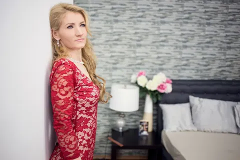 Blonde in a Tight Dress and High Heels Poses Standing – photo 5 of 12