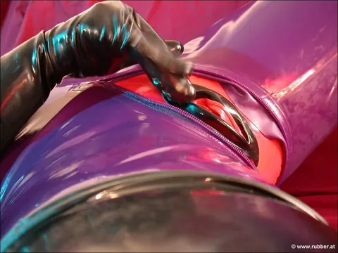 Woman in Latex Masturbates with a Dildo – photo 7 of 16