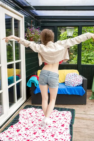 European PAWG Frees Her Big Natural Tits and Spreads Outdoors