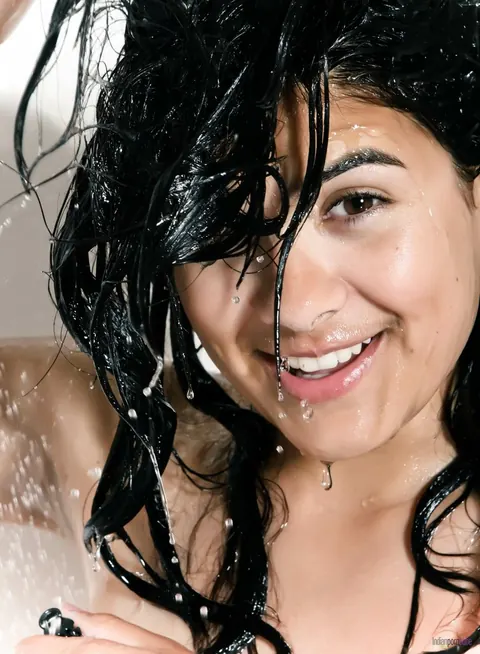 Thick Indian Woman Covers Her Boobs in the Shower – photo 5 of 16