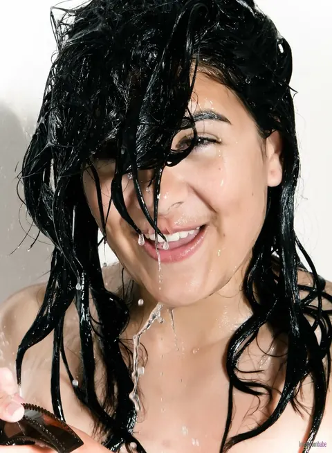 Thick Indian Woman Covers Her Boobs in the Shower – photo 6 of 16