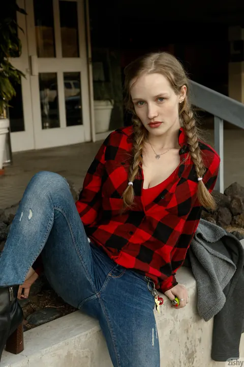 Giana Van Patten: Petite Blonde Flashes Her Tits and Spreads Her Legs in Jeans – photo 4 of 13
