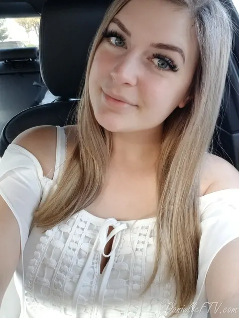 Danielle Delaunay: Thick Blonde in Heels Takes a Facial in Selfies – photo 3 of 15