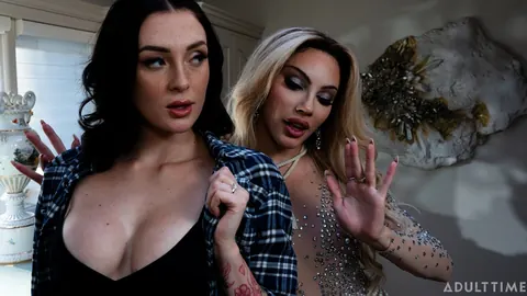 Busty Trans Woman Strips Nude and Poses on One Hip – photo 4 of 21