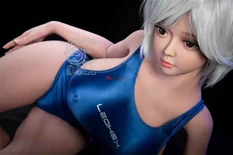 Blonde Poses Nude and Turns to Show Her Ass – photo 4 of 19