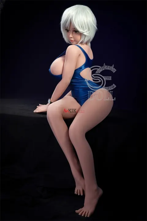 Blonde Poses Nude and Turns to Show Her Ass – photo 10 of 19