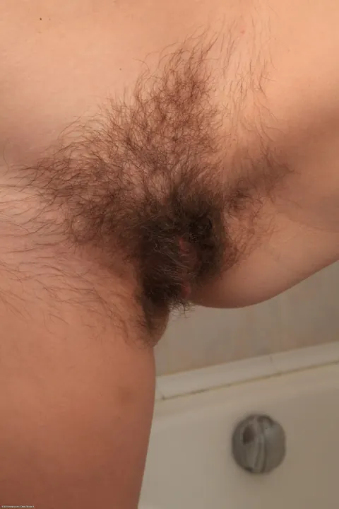 Kate Basic: Tall Brunette Poses Nude and Shows Her Hairy Pussy – photo 5 of 21