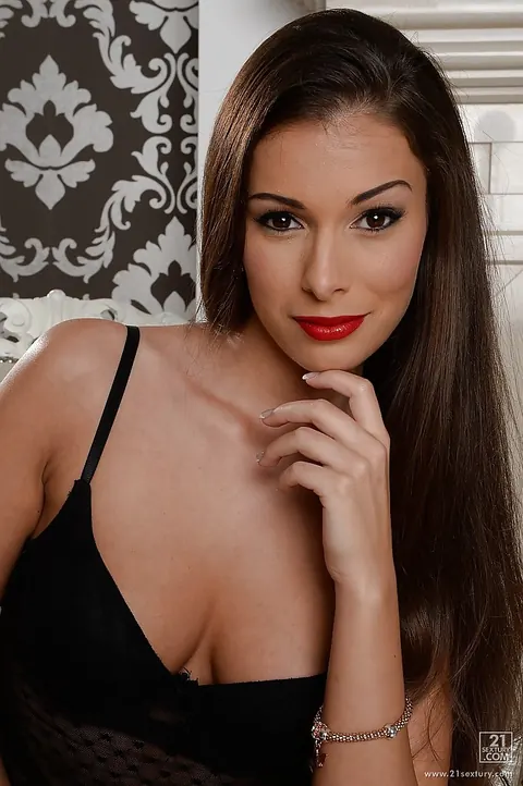 Lia Taylor: Slim European Brunette Fingers Her Shaved Pussy – photo 1 of 16