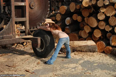 Simply Devon: Brunette in Jeans, Glasses and Cowgirl Hat Poses Outdoors – photo 12 of 12
