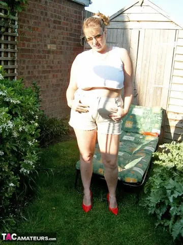 Curvy Claire – British Redhead PAWG Sucks a Dildo on a Lawn Chair in the Garden