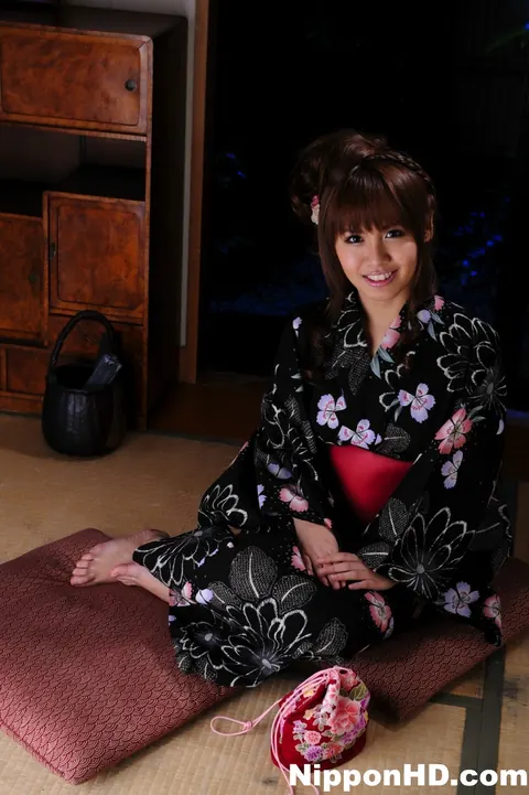 Japanese Model with Big Tits Opens Her Kimono Robe – photo 1 of 12