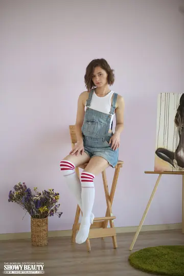 Thick Woman Strips Out of Her Jeans and Socks and Spreads