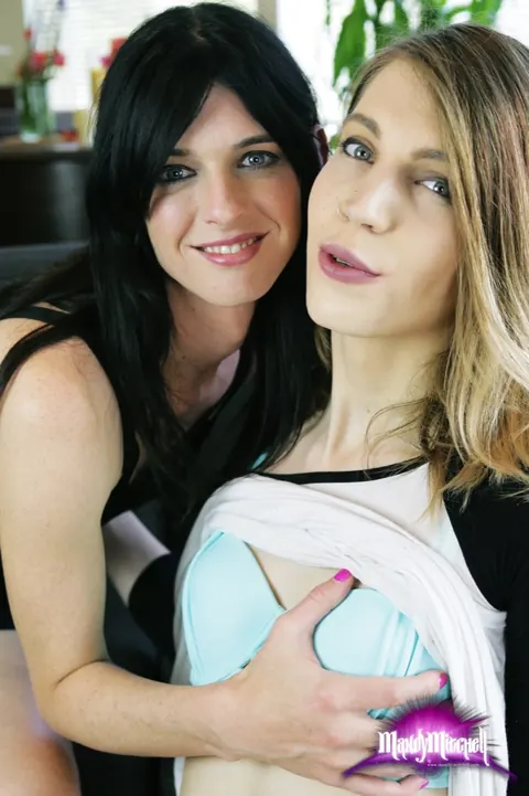 Trans Woman Removes Her Clothes and Shows Her Nude Body – photo 2 of 14