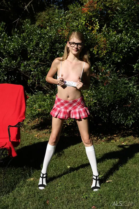 Hannah Hays: Thick Blonde in Socks Takes a Massive Dildo in Her Ass – photo 6 of 16