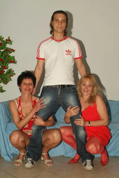 Mature Curvy Blonde in Stockings Enjoys a Threesome – photo 3 of 21