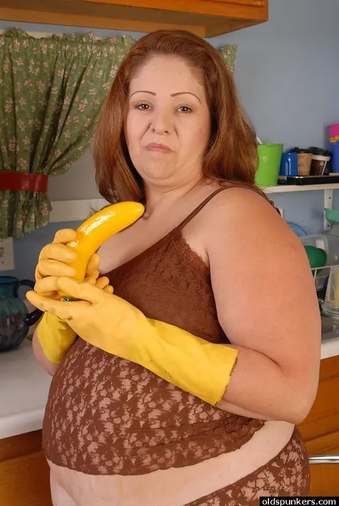 Mature BBW Sucks Banana and Fucks a Dildo – photo 2 of 16