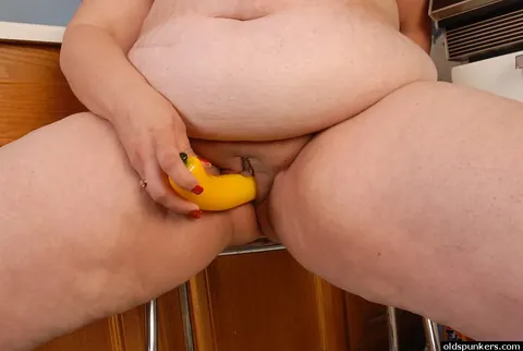 Mature BBW Sucks Banana and Fucks a Dildo – photo 14 of 16