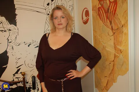 Curvy French MILF Strips Out of Her Lingerie – photo 1 of 20