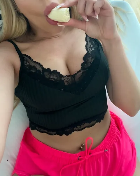 Blonde with a Piercing Poses in Shorts for a Selfie – photo 1 of 11