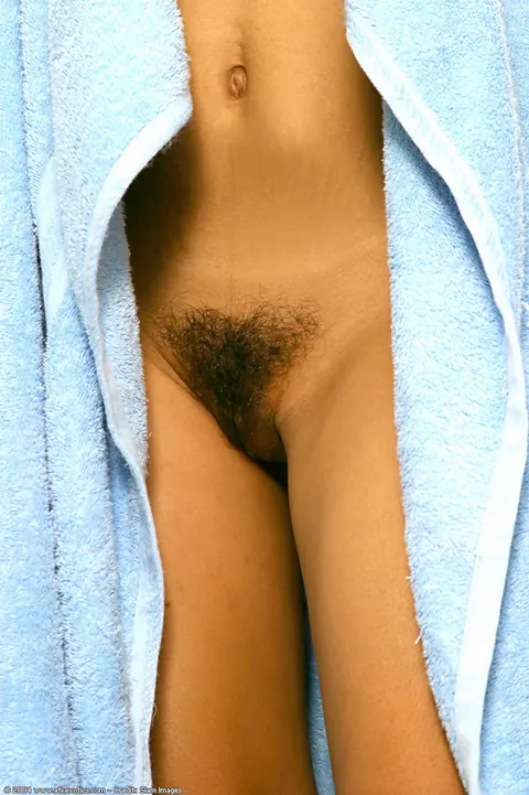 Hairy Latina Spreads Her Legs in the Bathroom – photo 2 of 16