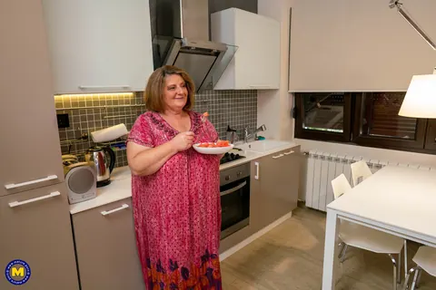 Curvy European MILF Undresses in the Kitchen – photo 1 of 14
