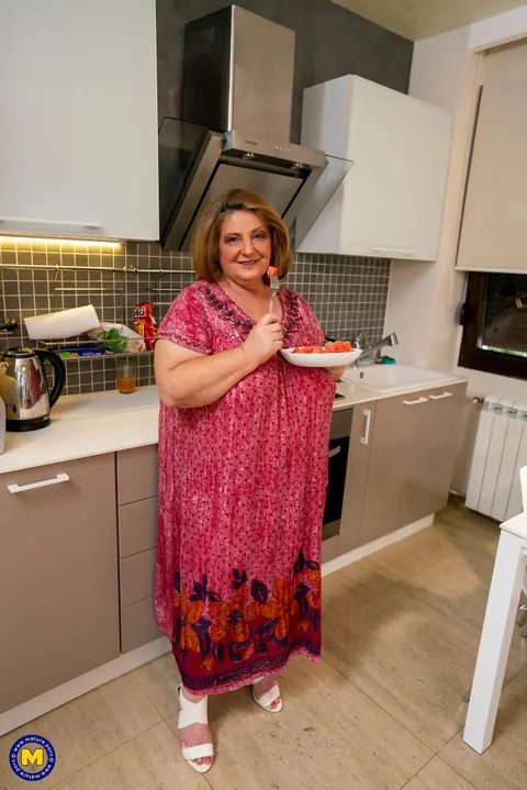 Curvy European MILF Undresses in the Kitchen – photo 3 of 14