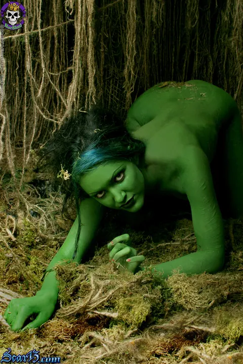 MILF in Cosplay Poses Naked in the Forest – photo 14 of 15