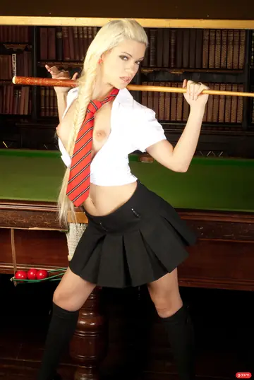 Hannah Shaw – Blonde Hungarian and Petite Asian Redhead Kiss and Fuck in a Threesome