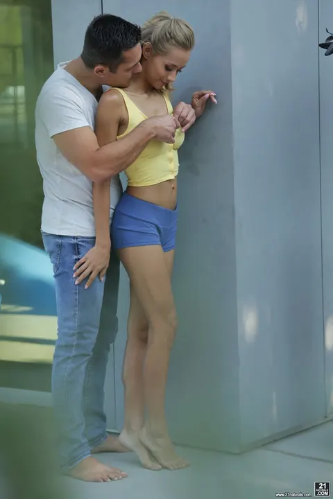 Veronica Leal: Slim Latina Blonde Gives a Blowjob Before Standing Anal Outdoors – photo 4 of 19