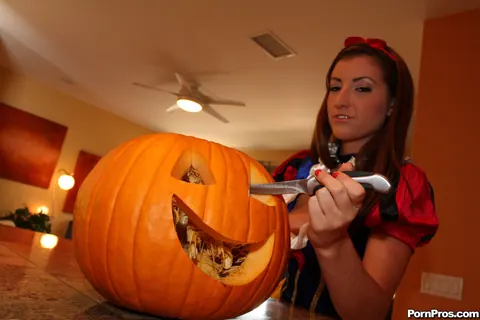 Alyson Westley: Brunette Shows Her Big Tits and Spreads Her Pussy with a Pumpkin – photo 5 of 17